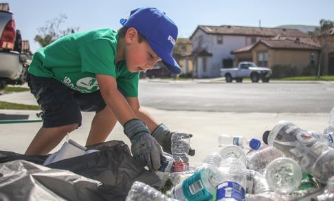 «Хотя бы просто поднимите с асфальта мусор!»