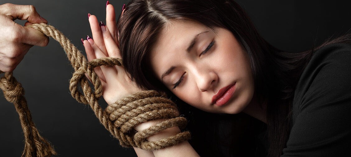 «Жена умерла, а муж продолжал бухать» – как созависимость с алкоголиком ведет всю семью в могилу