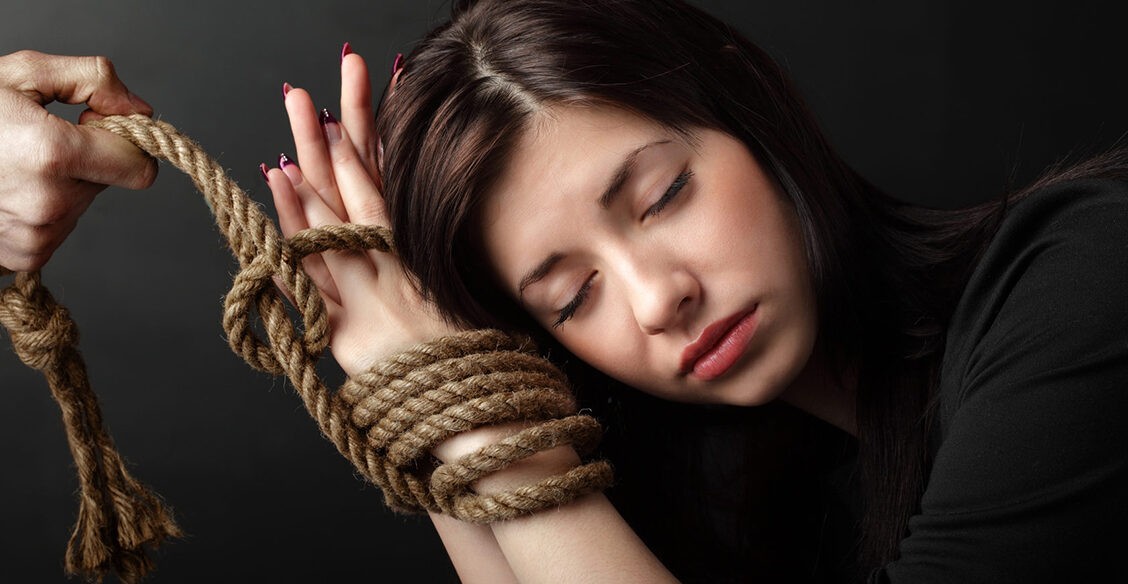 «Жена умерла, а муж продолжал бухать» – как созависимость с алкоголиком ведет всю семью в могилу