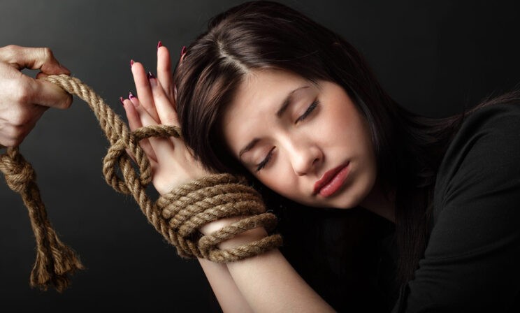 «Жена умерла, а муж продолжал бухать» – как созависимость с алкоголиком ведет всю семью в могилу