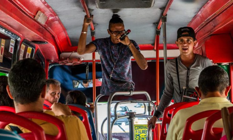 «Мне не стыдно петь в автобусе» – как живет безногий колумбийский рэпер Альфонсо Мендоза