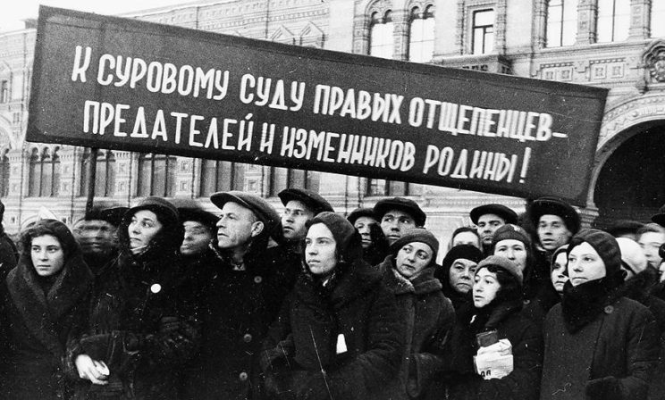 Прабабушка рассказала, как НКВД-шники перевернули весь дом и забрали ее любимую куклу
