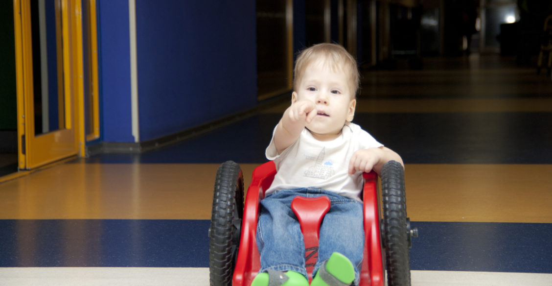 Сначала мамы думают: «Поднажму и поставлю на ноги» – что в России знают о Spina bifida