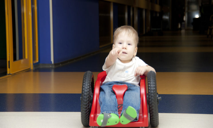 Сначала мамы думают: «Поднажму и поставлю на ноги» – что в России знают о Spina bifida