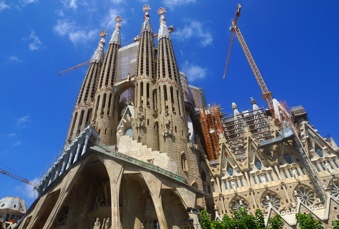 Sagrada familia звезда башня девы марии. саграда де фамилия модель national geographic. саграда отзывы. храм святого семейства, барселона саграда фамилия. барселонский собор саграда фамилия эклектика.