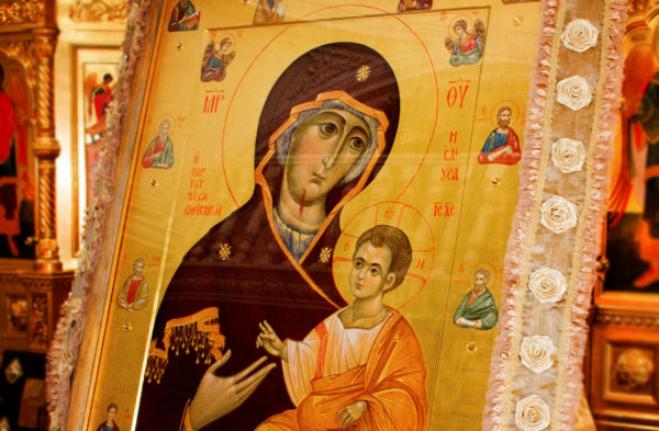 Иверская икона Божией Матери «Вратарница» – с пронзенным ликом