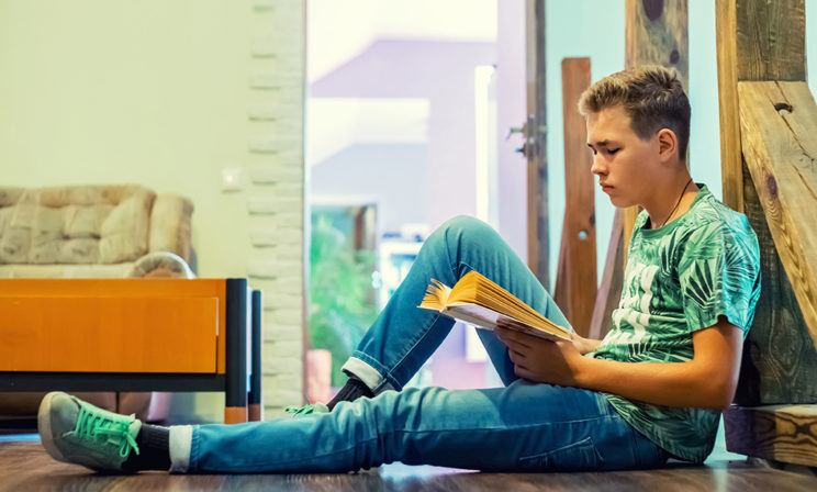 Сначала мать искала сына по клубам, потом - по библиотекам, а затем он поступил на журфак