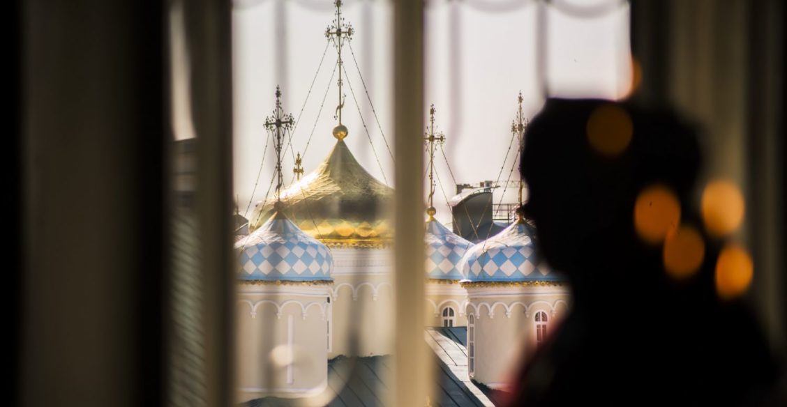 Усопшим наши печальные дрязги уже не повредят