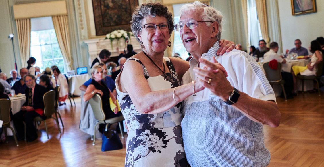 «Я подумала, что это очень хорошее предзнаменование»: как выйти замуж в 77 лет