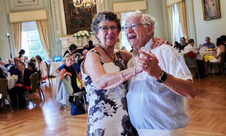 «Я подумала, что это очень хорошее предзнаменование»: как выйти замуж в 77 лет