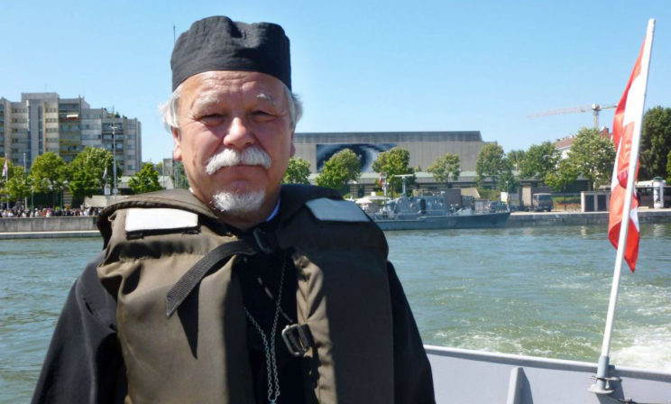 “Одного зовут Мурат, а другого Славка - но это теперь твой брат”