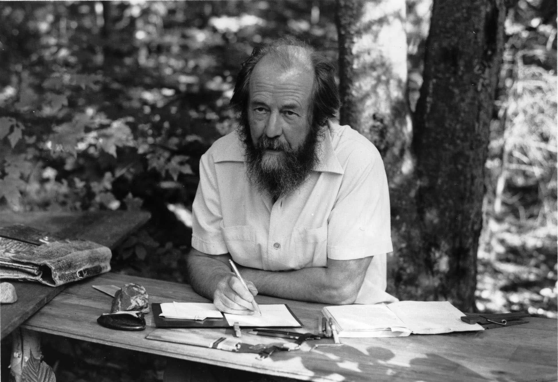 Писатель отказался от нобелевской. Солженицын 2008. Солженицын 2007.