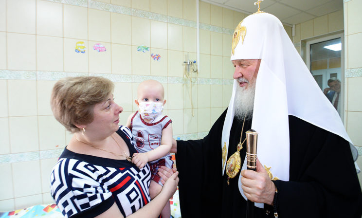 Почему не болеет священник, который общается с раковыми больными