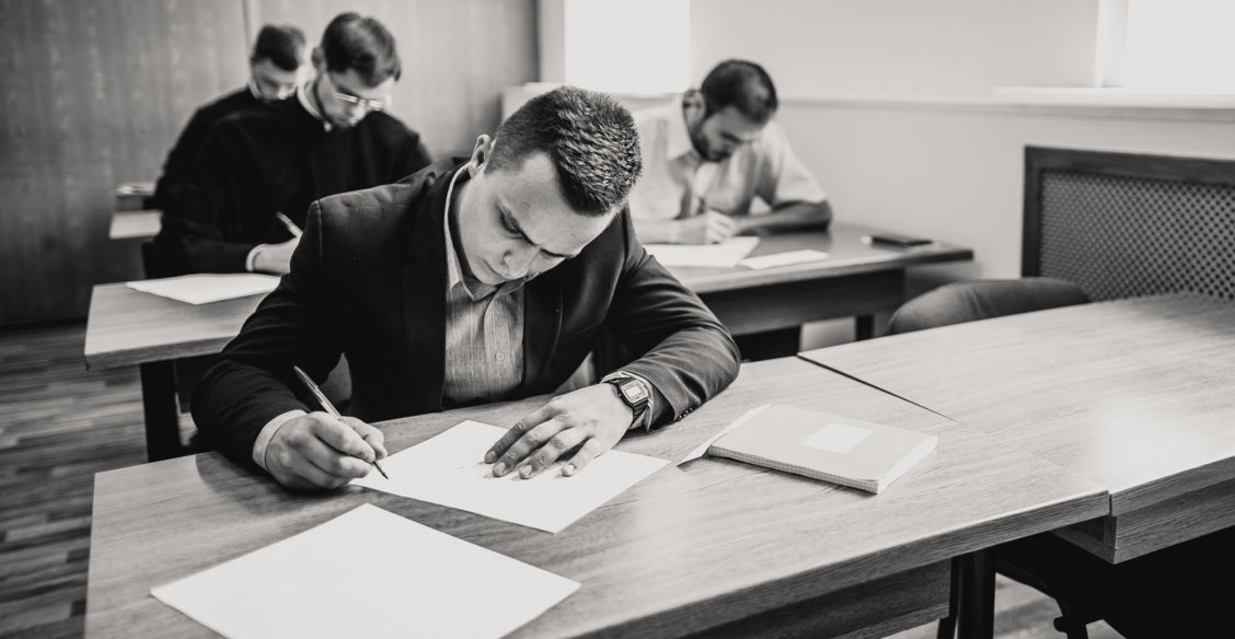 Чтобы на экзамене доказать, что ты лучший – нужно протереть стул до дыр