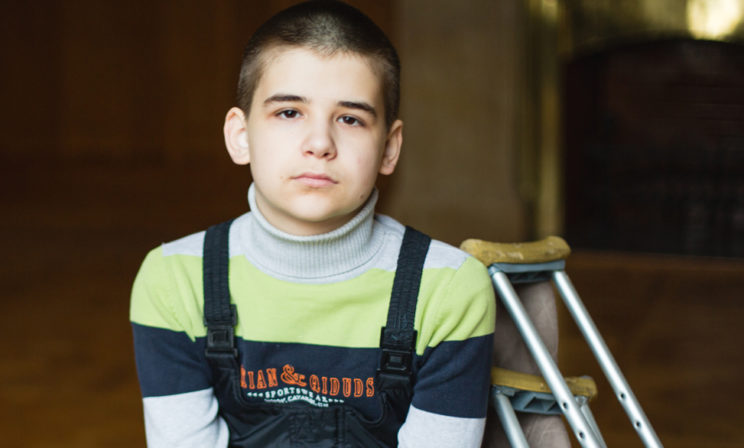 Из-за инфекции в эндопротезе Женя чуть не лишился ноги