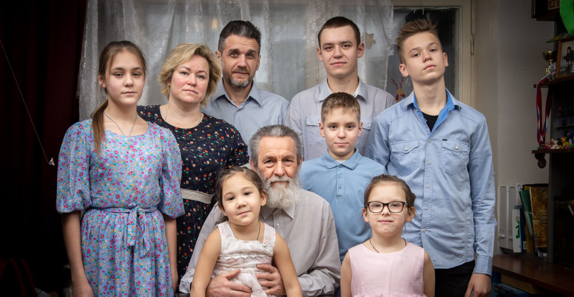 «Святитель Спиридон, мы не бездельники, но никак не можем заработать на дом»