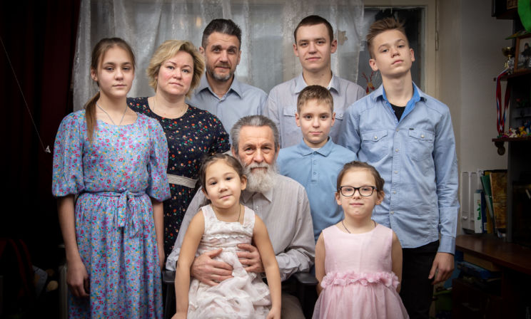 «Святитель Спиридон, мы не бездельники, но никак не можем заработать на дом»