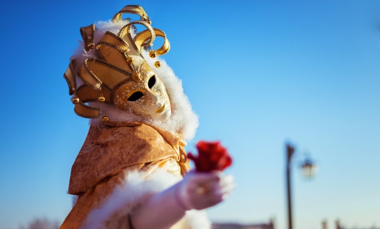 Люди говорят, что их идеи служат благу – но соблазнительное и пустое льется из уст