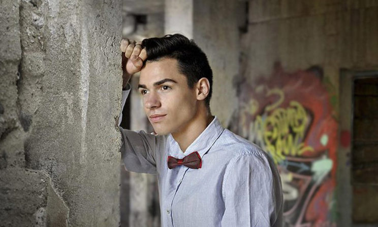 «На торжественной линейке мы стояли и громко, хором, рыдали»