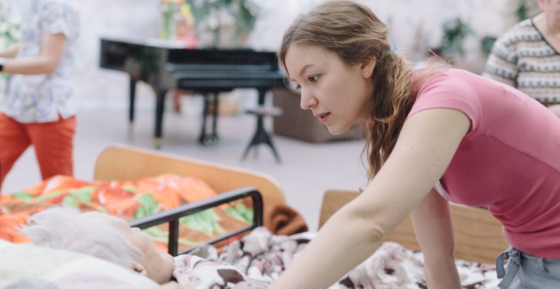 Уход за тяжелобольным человеком – это не просто сидеть