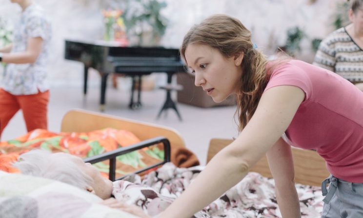 Уход за тяжелобольным человеком – это не просто сидеть