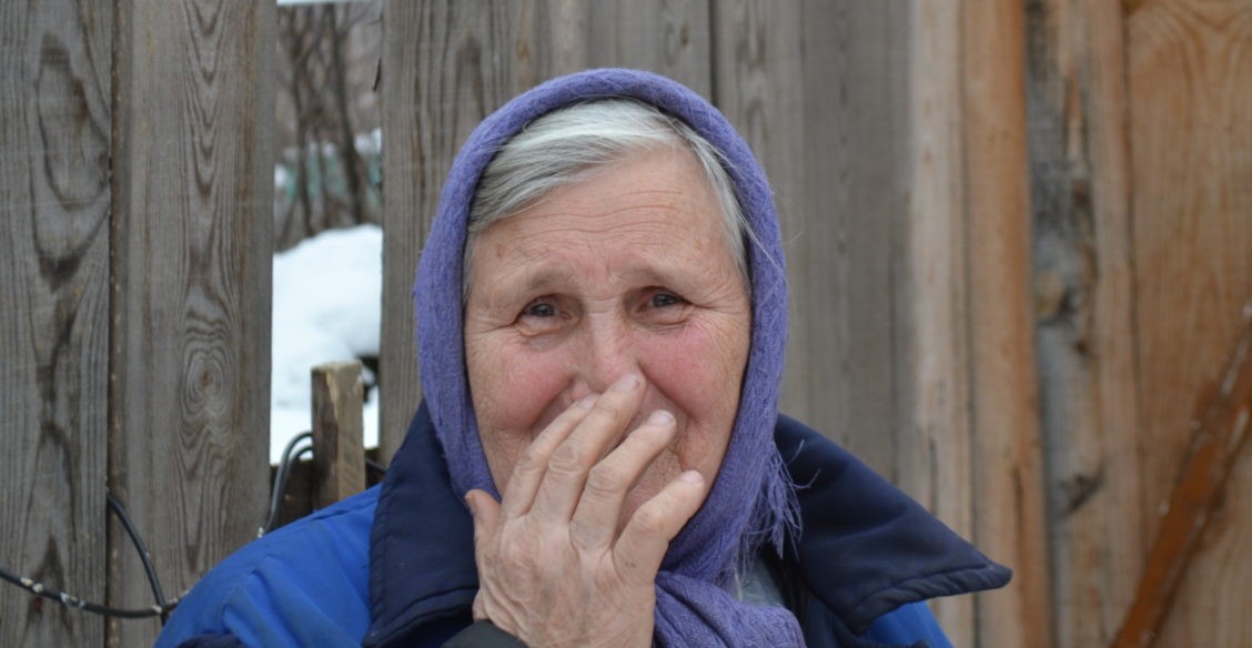 «Десять лет тянула детей, а теперь – преступница». Как бабушку сирот обвинили в растрате