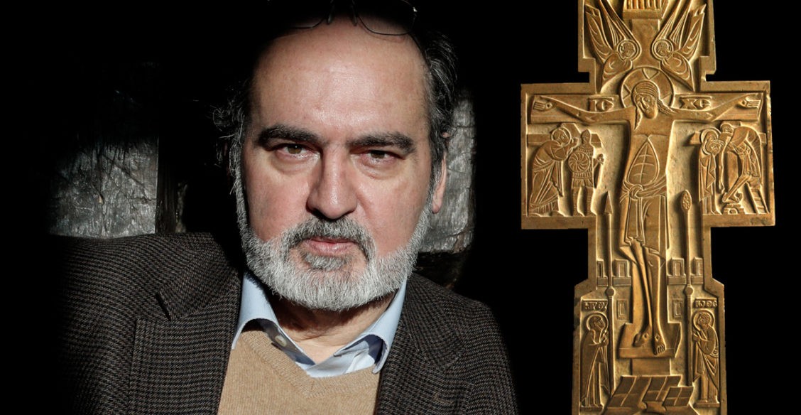 Святая Земля в храме – и можно ли ходить ногами по образам