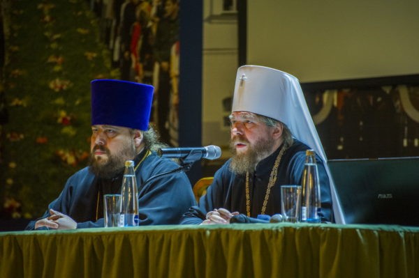 Митрополит Тихон (Шевкунов) отменил денежные подношения для псковских священников