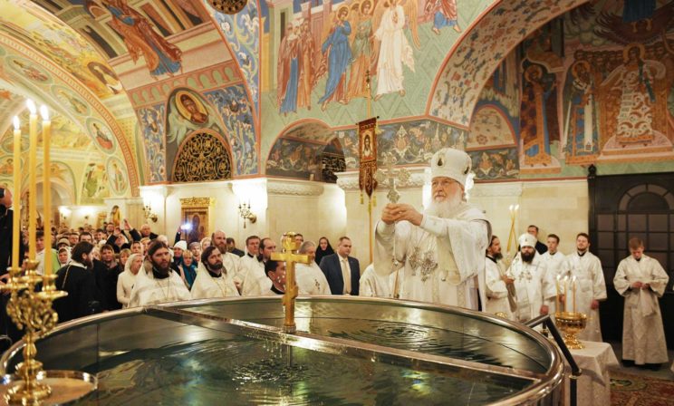 Патриарх Кирилл: Освященная в Крещение вода есть зримый знак присутствия Духа Святого в роде человеческом