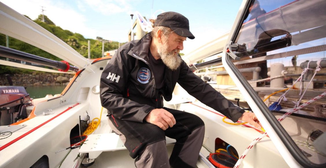 "Гребок – Господи, помилуй. Ночь пережил – слава Богу". Один в океане