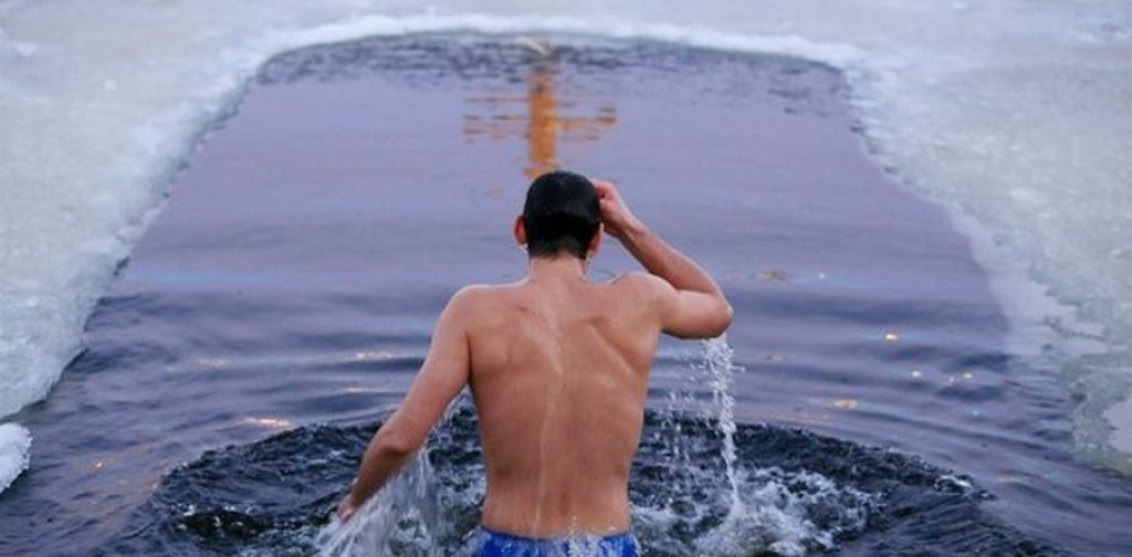 Как я впервые в жизни в проруби купался. (Спойлер: это страшно)