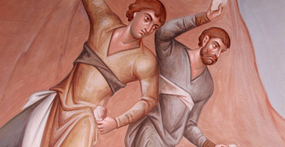 «Бейте нас, так нам и надо». Священник ругает «коллективных дур», но в церковь ходят живые люди