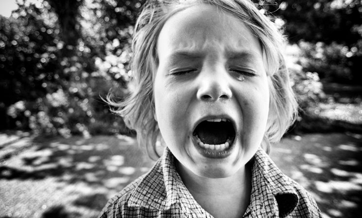 «Делает назло, выпрашивает и картинно хнычет». Умеют ли дети манипулировать?
