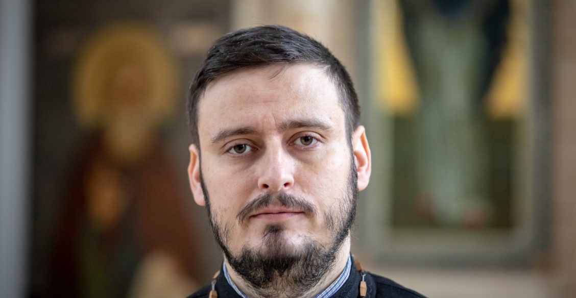 «Увольняться я пришел в подряснике». Почему бывший юрист не боится пастырского выгорания