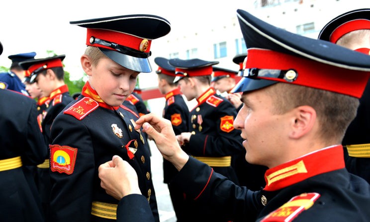 Мать заболевшего курсанта: "Мы отдавали детей в элитные учреждения, но они рассказывали, что там творится ад"