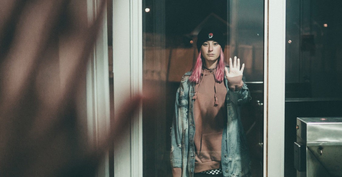 Взяли сироту в семью и отправили в школу-интернат. Неужели это в интересах ребенка?