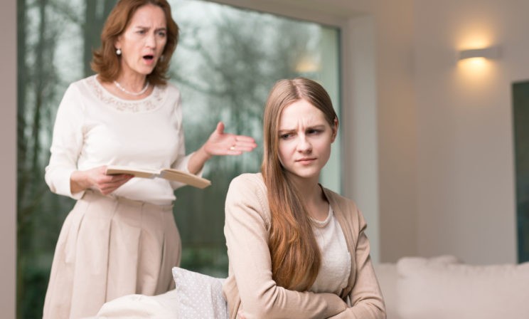 «Наша мама такая церковная – но это просто невозможно терпеть!» Девушка говорила это и плакала