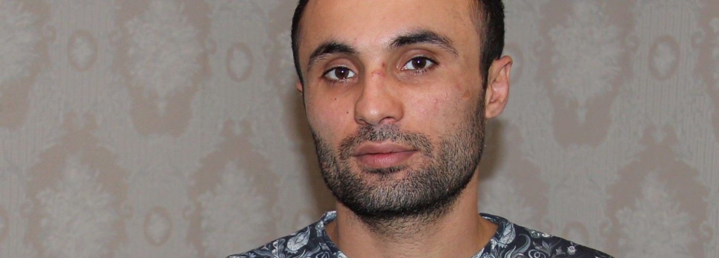 Разбил стекло и вытащил троих детей из пожара. Но сам пока остается без дома