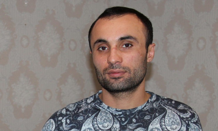 Разбил стекло и вытащил троих детей из пожара. Но сам пока остается без дома