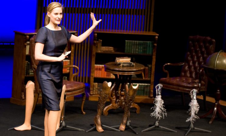 «У меня 12 пар протезов – и с каждой я меняюсь по своему желанию». Почему искусственная конечность больше не утрата