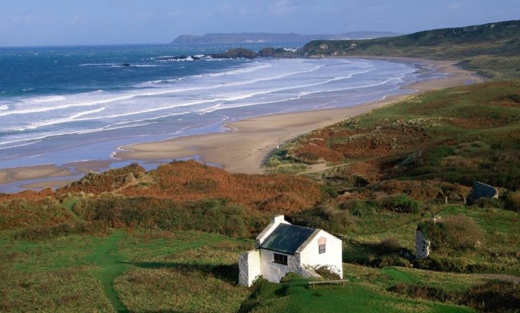 Никогда еще он не видел такой рыбы. В пол-лодки, не меньше! Но разве мальчику объяснишь, почему он отпустил ее