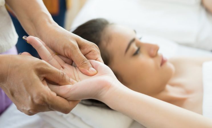 «А мне помогает!» Остеопатия – психотерапия, целительство или медицина