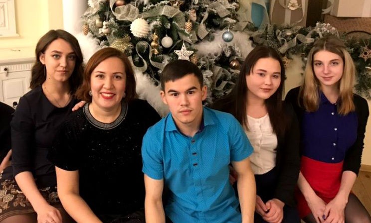 «Это дети, которых в свое время никто не взял». Чем подростку из детского дома может помочь наставник