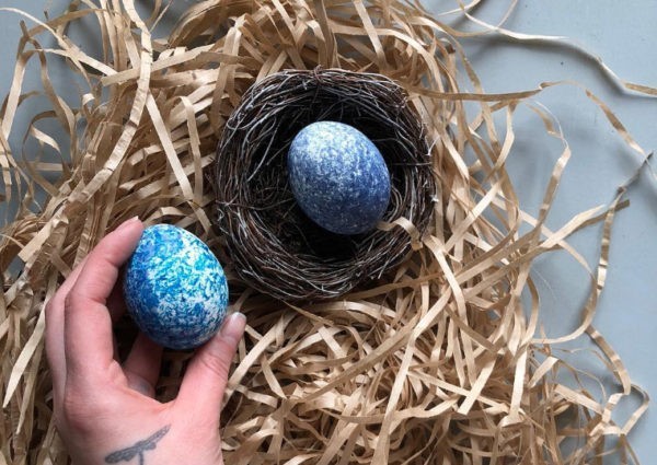 какими красками можно красить яйца