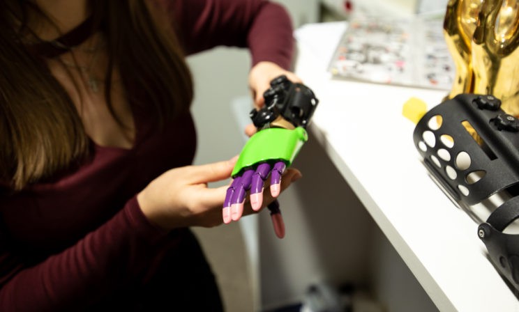 Не протезы, а руки супергероя. Как меняется мир ребенка, который получает новый орган