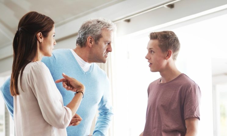 Ребенок скандалит и хлопает дверями. Как признать, что родитель из тебя никакой