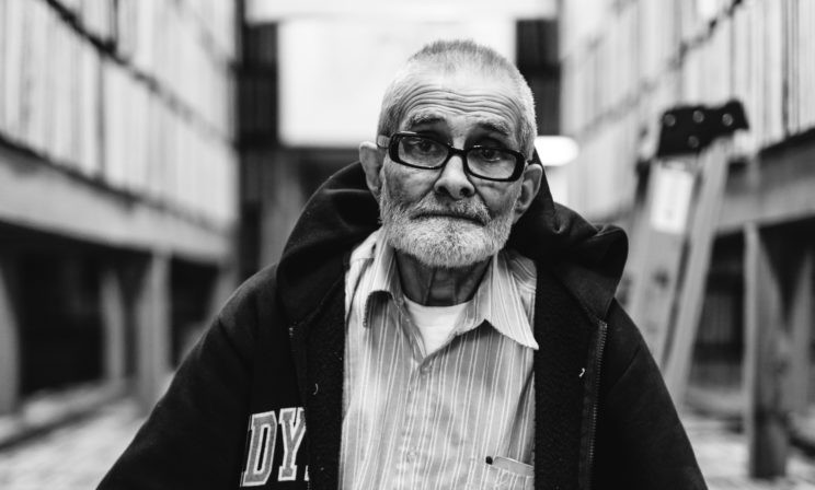 «Раньше государство обеспечивало, теперь – дети». Когда на пенсию еще рано, а подать на алименты – уже можно