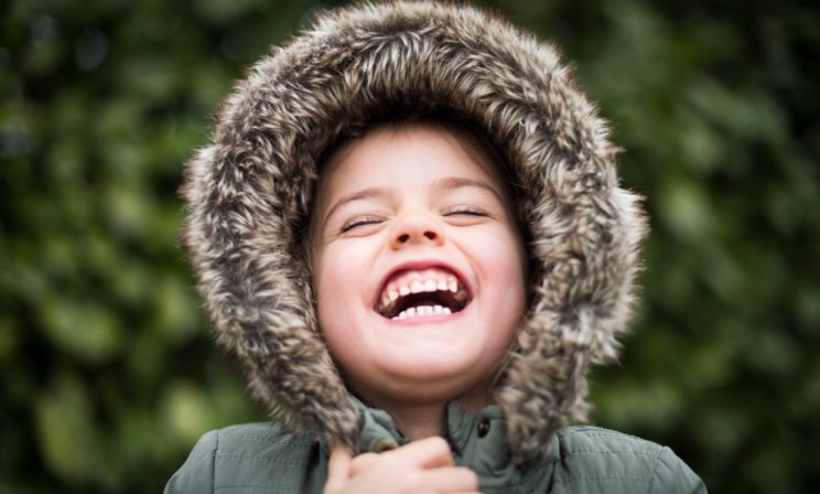 «Не пора ли снять шапочку?» 5 вопросов о детской одежде весной