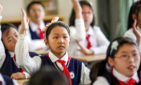«Это похоже на тюрьму». В школах Китая контролируют детей на уроках с помощью искусственного интеллекта