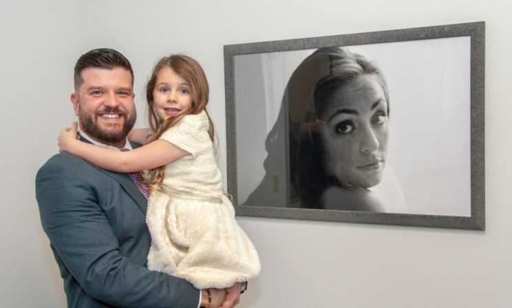 «Послеродовую депрессию нужно лечить как рак». После гибели жены молодой отец открыл центр поддержки для женщин